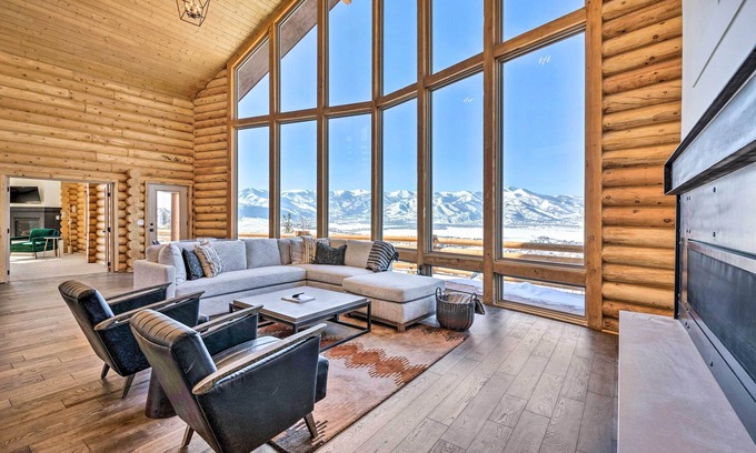 Highland Estates Cabin | Luxe Mountain Cabin w/Spa, 6 Mi to Park City!