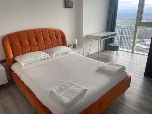 East Acton Apartment | Luxe Place A