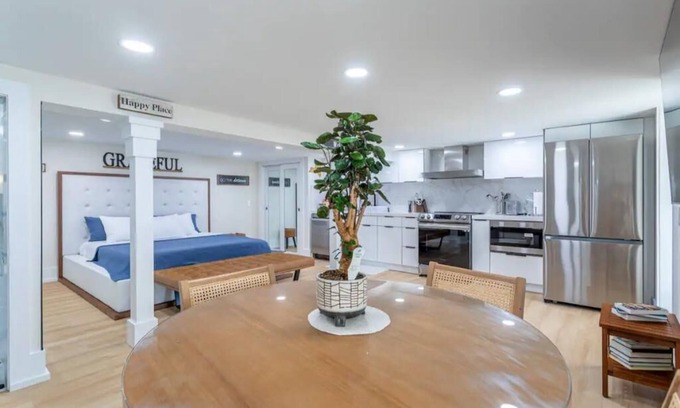 Huntington Apartment | Luxe Provincial Style Studio w/Patio & Parking
