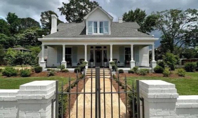 Tupelo House | LUXE Remodel Historic 1 BR in PERFECT location
