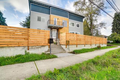 Arbor Heights House | Luxe Seattle Vacation Rental about 9 Mi to Downtown!
