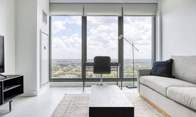 West Loop Apartment | Luxe West Loop Studio w/Gym, Pool, Coworking, walk to UIC, by Blueground