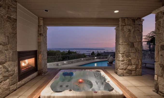 West Vancouver House | Luxe West Vancouver Mansion