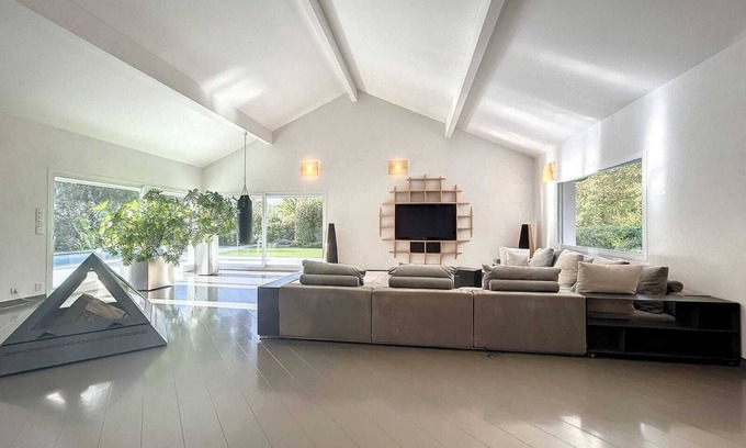 Messery House | Luxueuse Villa Avec Piscine en Bord de lac