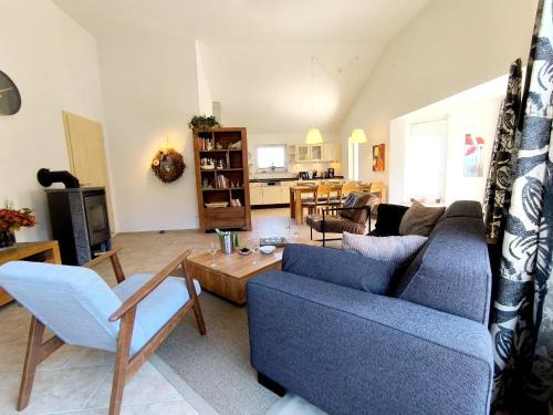 Ferienhausgebiet Hillenseifen House | Luxuriöses, familienfreundliches Ferienhaus ,Amy, mit Whirlpoolwanne, Kamin und Garten