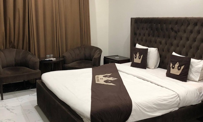 Blue Area House | Luxurious 18-bedroom hotel with WiFi, AC in F-8/4 near Centaurus Mall Islamabad
