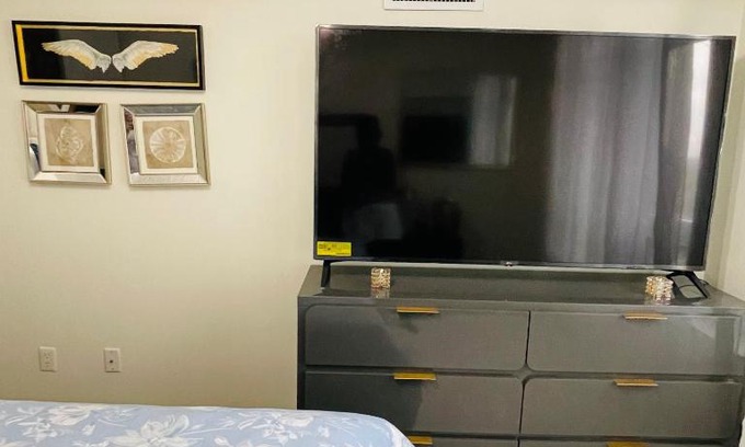 Wallace Emerson Apartment | luxurious 2-bedroom condo