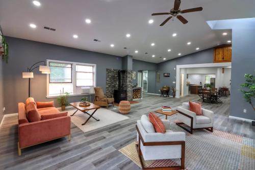 Catskill Villa | Luxurious 3 Bedroom, 3 Bathroom, Entire Home in Catskill