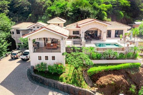 Coco Villa | Luxurious 3 Bedroom Villa