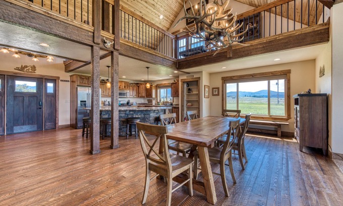 Stevensville House | Luxurious 4-bedroom cabin with Mountain View’s