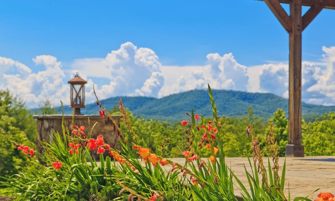 Marble Other | Luxurious 4-bedroom farmhouse nestled in the beautiful mountains of Marble, NC