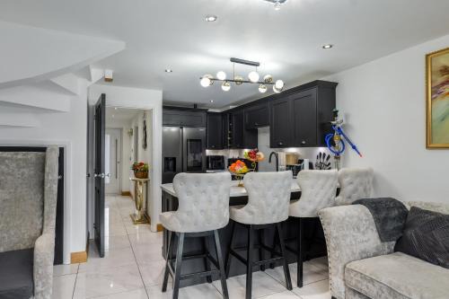 Speke House | Luxurious 4 Bedroom House