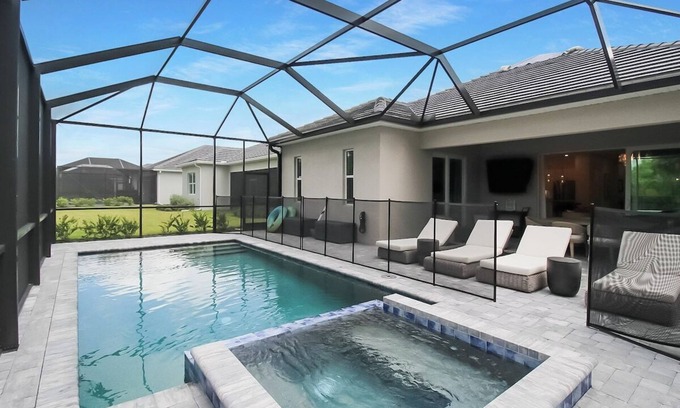 Venice House | Luxurious 4BR pool home in Wellen Park - Florida Sanctuary