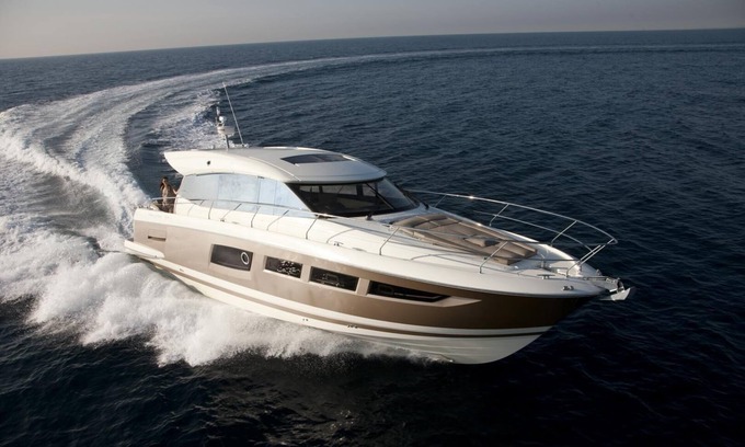 Sarasota Boat Rental | Luxurious 55-Foot Yacht with Captain & First Mate