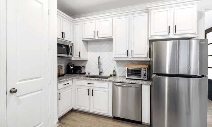 Katy House | Luxurious and Cozy 1-bed Home in Katy!