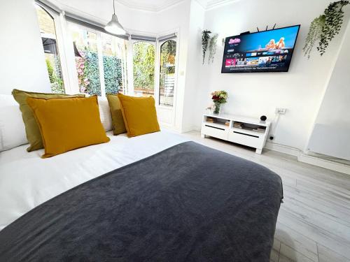 Covent Garden Apartment | Luxurious Apartment with Patio in Covent Garden