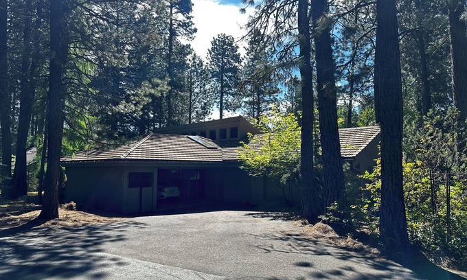 Black Butte Ranch House | Luxurious executive home located on Big Meadow Golf Course at Black Butte Ranch