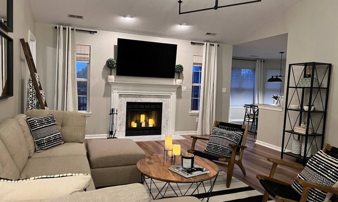 Westfield House | Luxurious Grand Park Home with Game Room and XBox