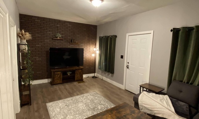 Newport House | Luxurious home 10min from downtown Cincy and more!
