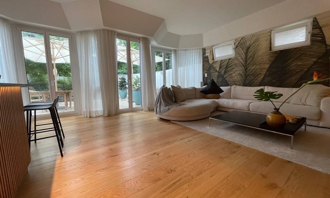 Munchner Freiheit Apartment | Luxurious loft with large sun terrace and sauna