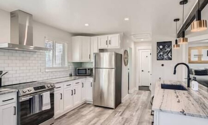 Edgewater House | Luxurious & Modern! Sauna, Great Neighborhood, West Denver
