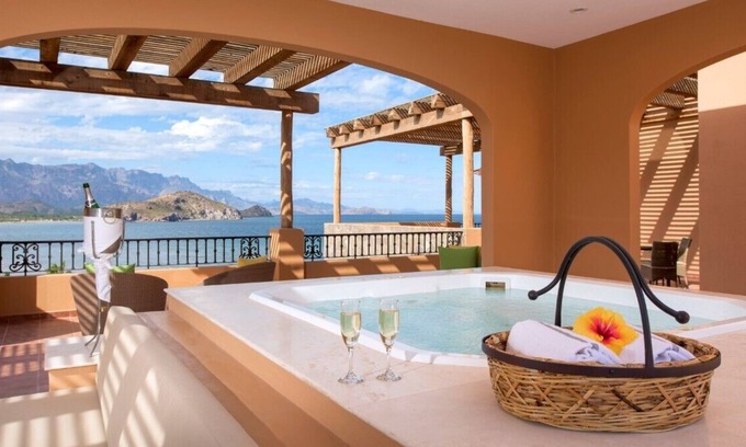 Loreto Resort | Luxurious ocean front 2 bedroom suite in Loreto