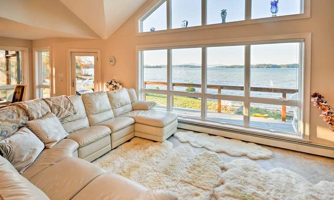 East Sullivan House | Luxurious Oceanfront Flanders Bay Home w/Kayaks!