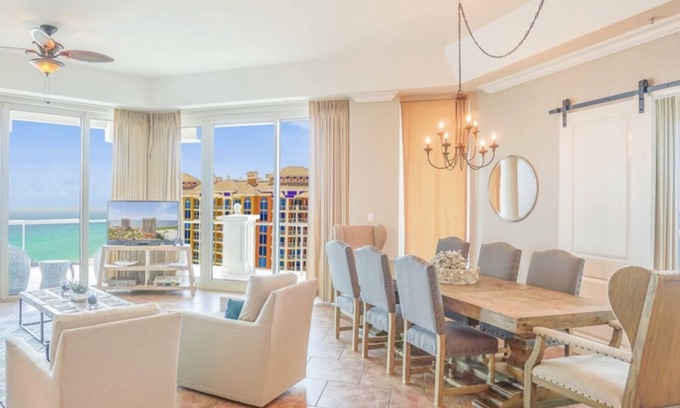 Pensacola Beach Resort | Luxurious Penthouse Villa