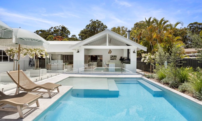Noosaville House | Luxurious Resort Style Retreat