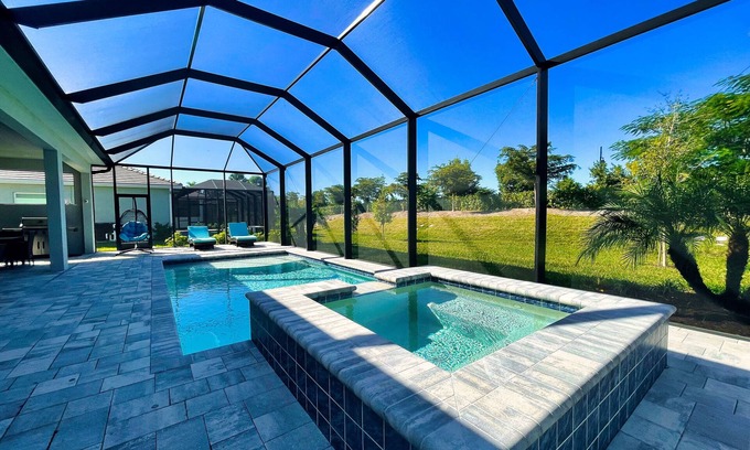 Naples House | Luxurious Retreat in Naples Reserve! 3 Bedroom Pool House, unwind in style!