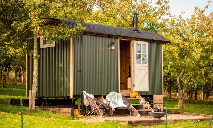 Monmouth Cabin | Luxurious shepherd's hut in a secluded countryside location with fantastic views