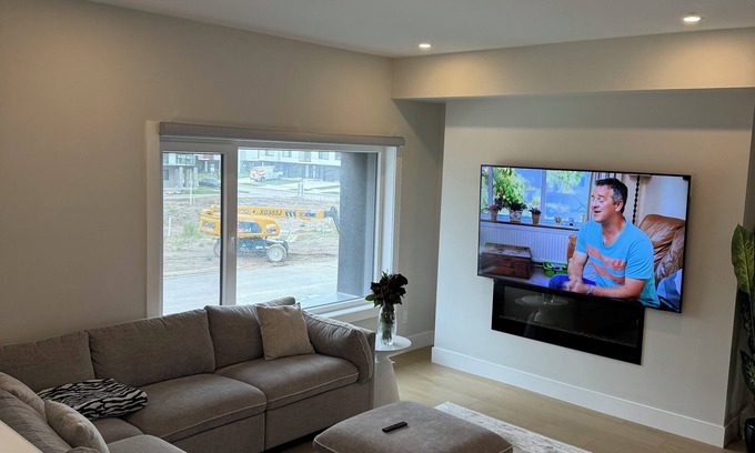 London House | LUXURIOUS SPACIOUS 3 BEDROOM TOWNHOUSE