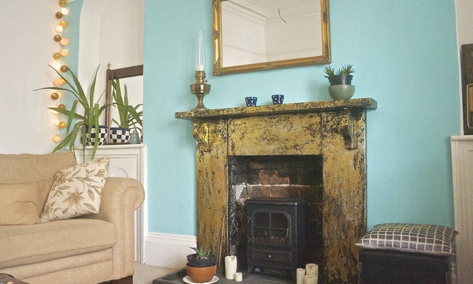Chysauster House | Luxurious, spacious, sunny town house 3 mins walk to the sea.