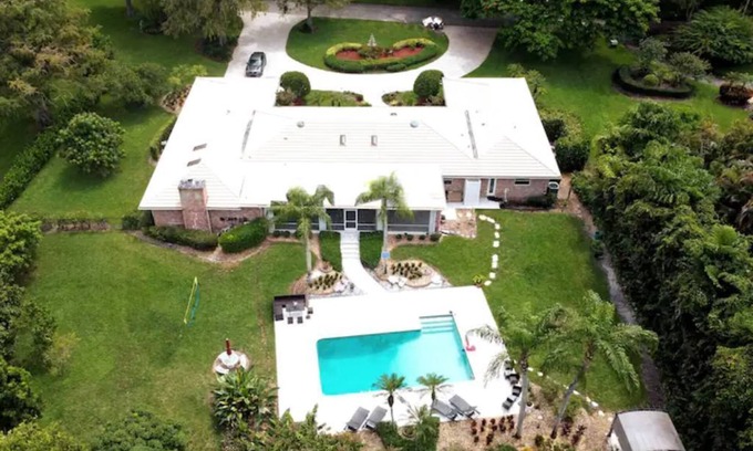 Cooper City House | Luxurious Waterfront House w/Pool Gym Kayaks