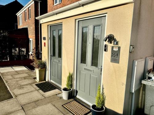 Wolverhampton House | Luxurious Wolverhampton Retreat with 4 Bedrooms