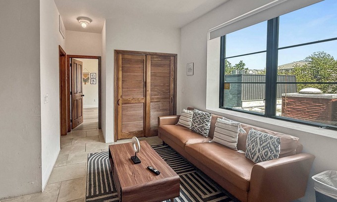 Society Hill Apartment | Luxury 1BD | 1 Bed | South St