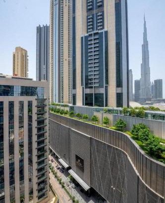 Downtown Dubai Apartment | Luxury 1BR With Burj Khalifa View in a 5 star Hotel Facilities - 5 min walk to Dubai Mall