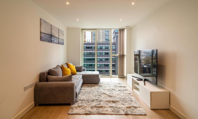 Fairfield Apartment | Luxury 2-Bed Croydon Apartment Near Gatwick