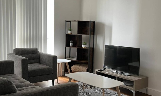 Woolwich Apartment | Luxury 2-Bed High-rise Apartment with beautiful view near Excel, &O2. Next to CR