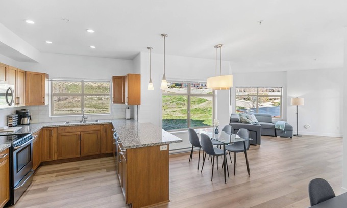 Central Okanagan Apartment | Luxury 2-Bedroom Condo with Lake & Mountain Views