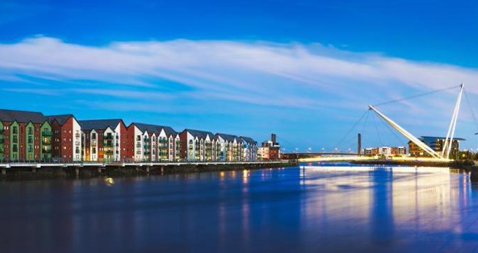 Newport Apartment | Luxury 2 Bedroom waterfront apartment with balcony