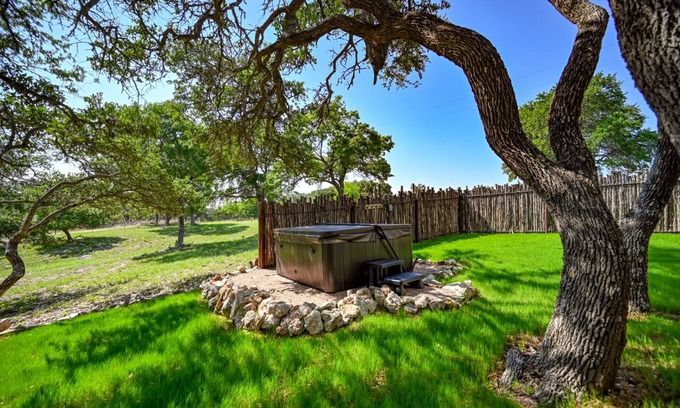 Fredericksburg House | Luxury 23-ac Ranch Hot Tub and Hill Country Views!