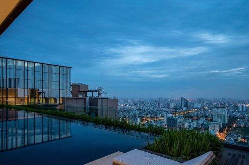 Da Kao Apartment | Luxury 2bd W Rooftop Bar & Pool In Saigon Center