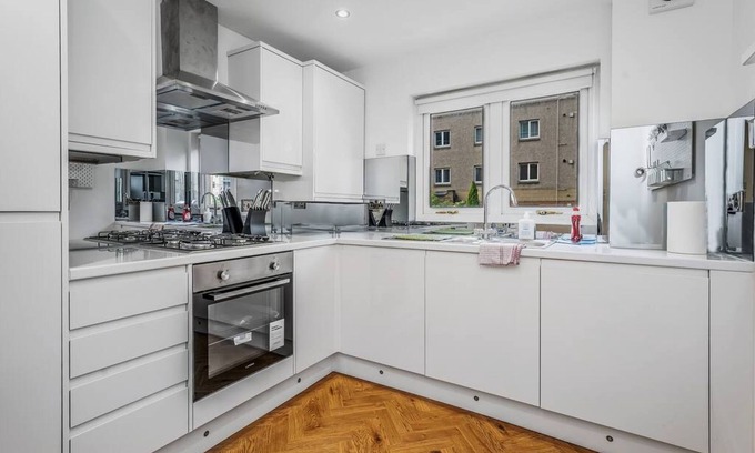 Haymarket Apartment | Luxury 2bed 2bath-ground Floor-free Parking