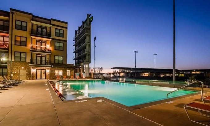 Lawrenceville Apartment | Luxury 2BR 2BA w/ Amenities Shopping & Views