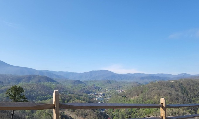 Gatlinburg Villa | Luxury 3, 4, 7 Night stay in a 2 Bedroom suite at Westgate Smoky Mountain Resort