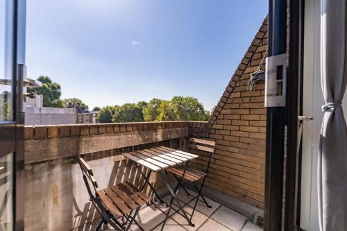Westbourne Apartment | Luxury 3 Bedroom Flat with Balcony in Westbourne Park