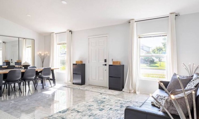Winter Garden House | Luxury 3BR King/Queen Free Parking Near Disney