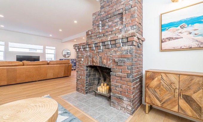 Downtown Reno Apartment | Luxury 4-bed home in Riverside Heights!