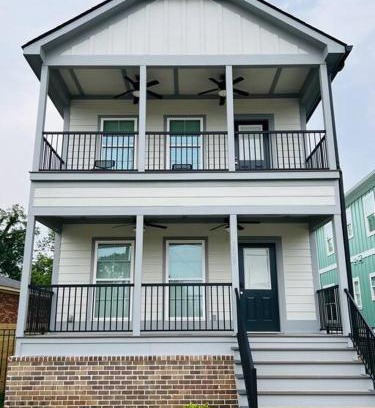 Augusta House | Luxury 4 Bedroom Home and private deck by MCG 6